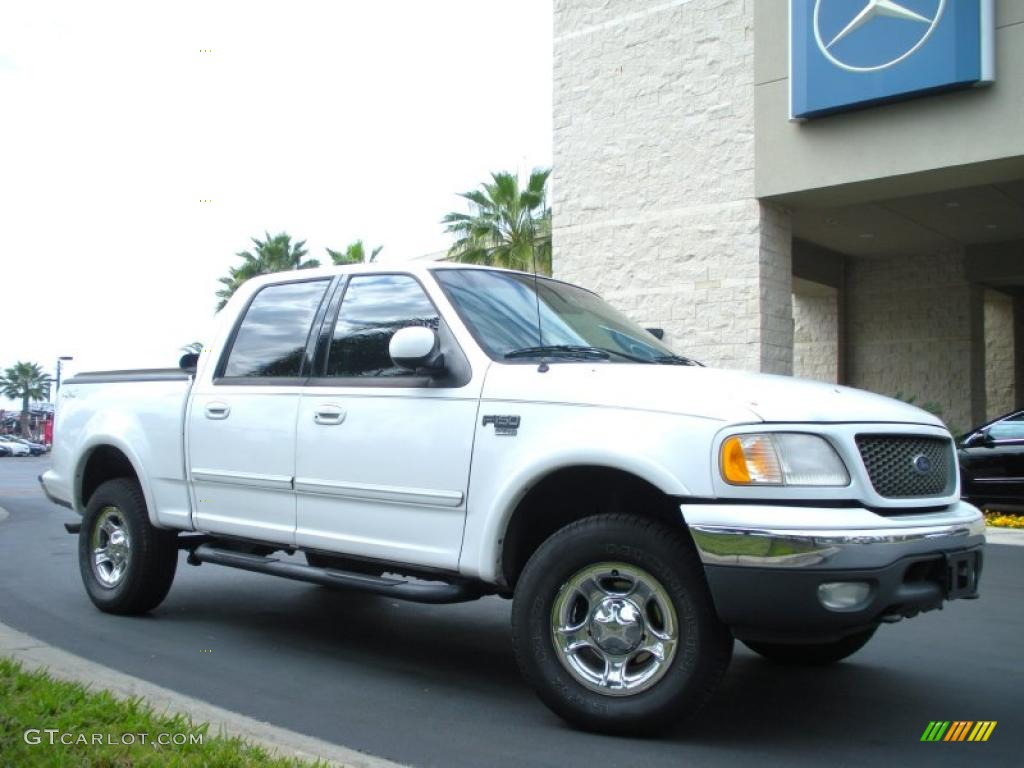 2001 F150 Lariat SuperCrew 4x4 - Oxford White / Medium Graphite photo #4