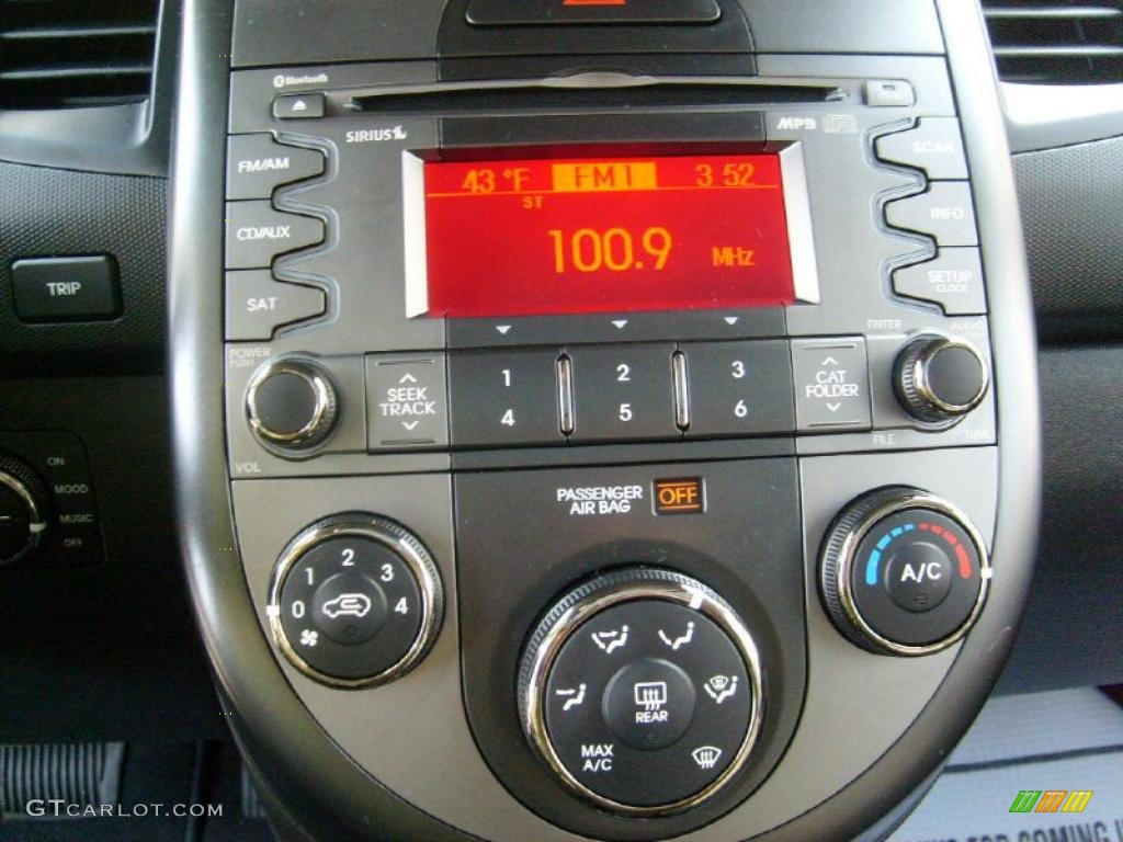 2010 Kia Soul Ghost Special Edition Controls Photo #45435540