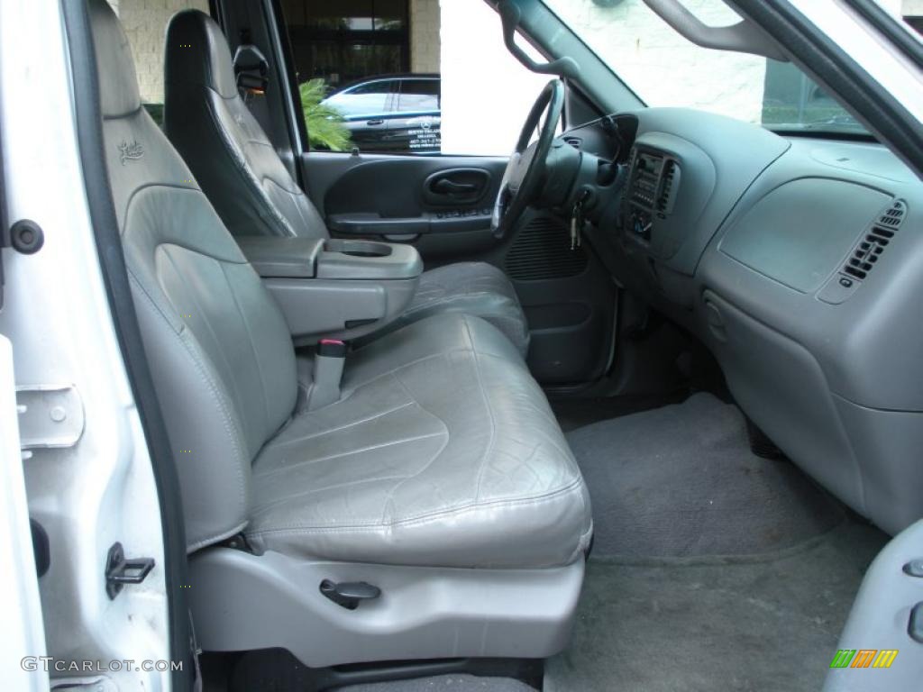 2001 F150 Lariat SuperCrew 4x4 - Oxford White / Medium Graphite photo #17