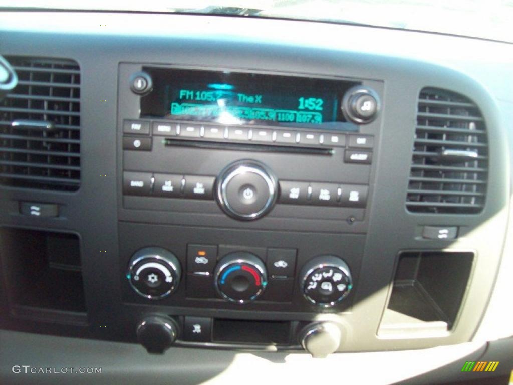 2011 Silverado 1500 LS Regular Cab 4x4 - Sheer Silver Metallic / Dark Titanium photo #9