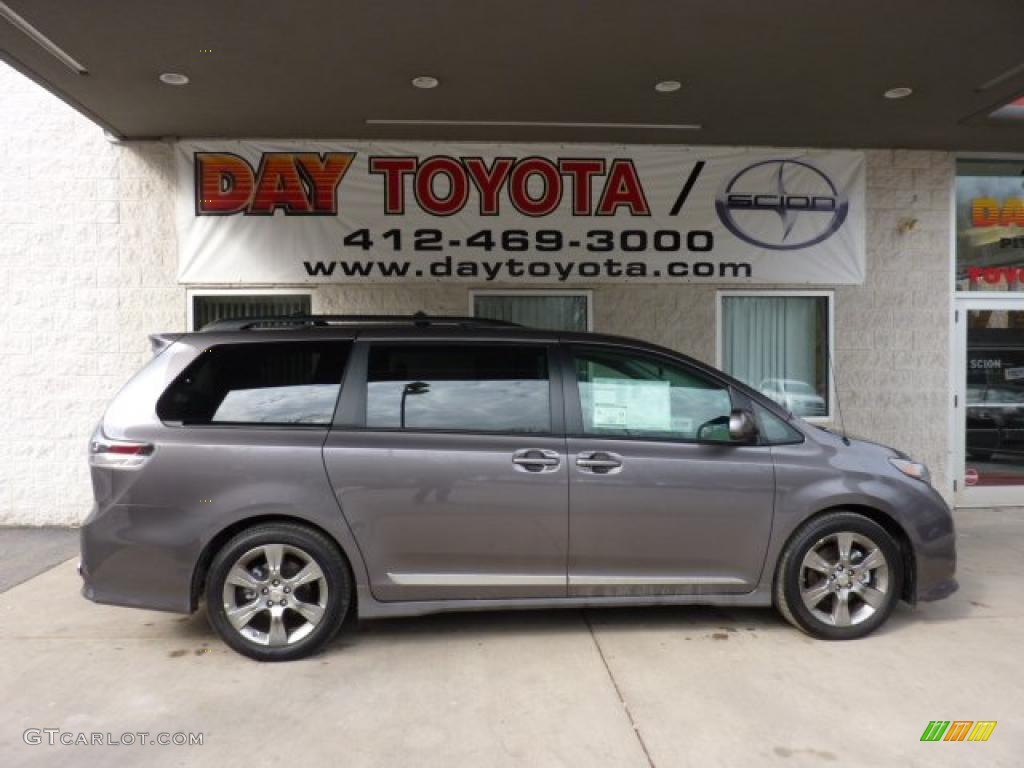 2011 Sienna SE - Predawn Gray Mica / Dark Charcoal photo #1