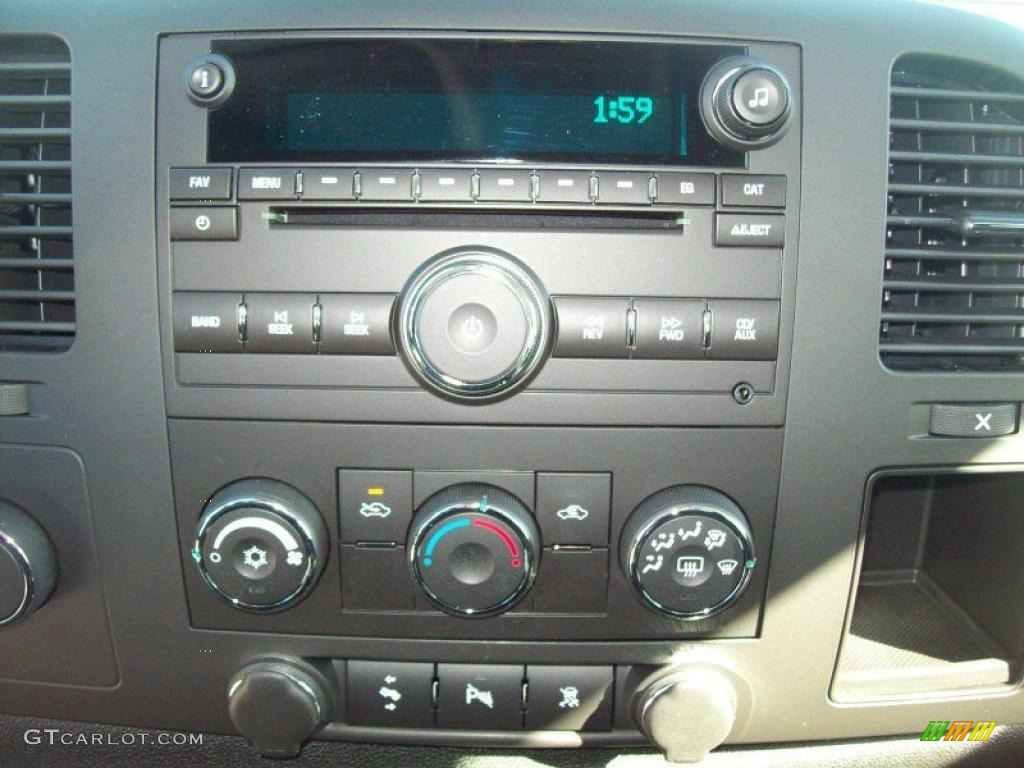 2011 Chevrolet Silverado 2500HD LT Crew Cab 4x4 Controls Photo #45439581