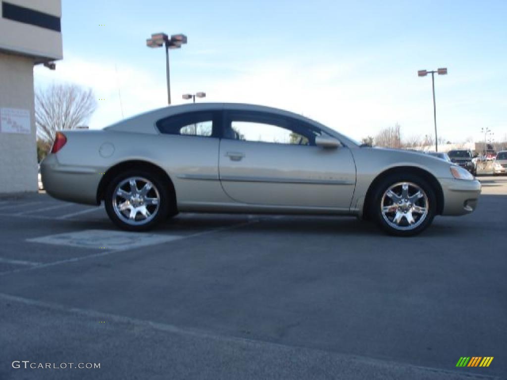 2001 Sebring LXi Coupe - Champagne Pearlcoat / Sandstone photo #2
