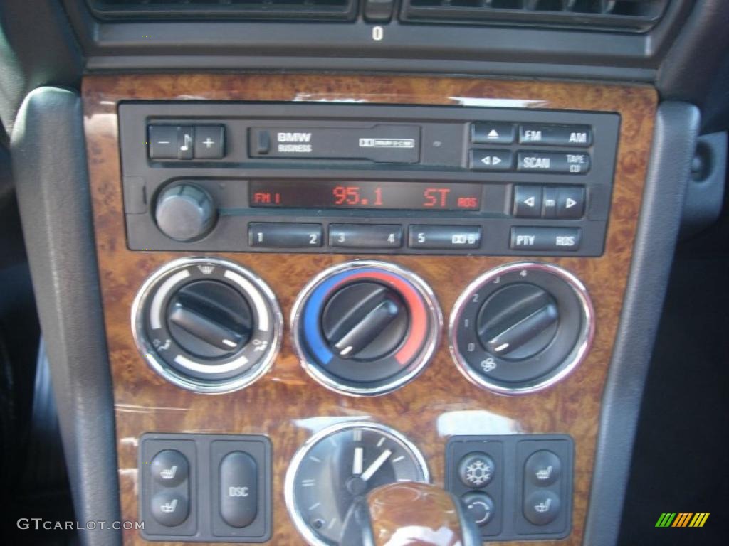 2000 BMW Z3 2.3 Roadster Controls Photo #45440623