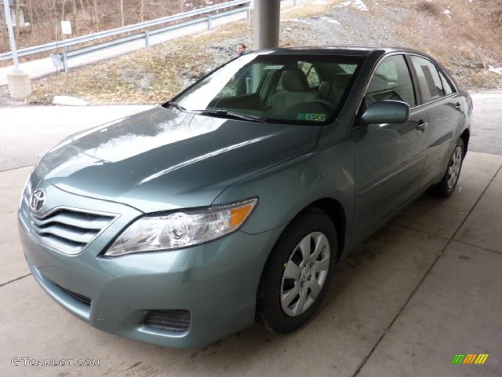 2011 Camry LE - Aloe Green Metallic / Bisque photo #5