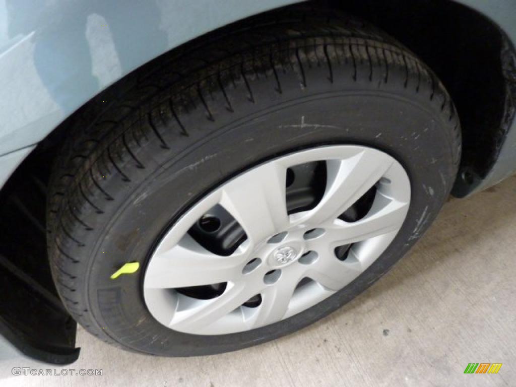 2011 Camry LE - Aloe Green Metallic / Bisque photo #7