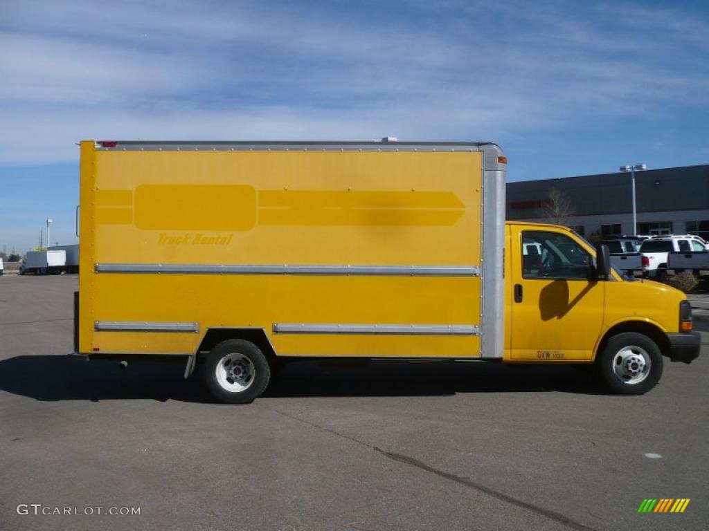 2007 Savana Cutaway 3500 Commercial Cargo Van - Yellow / Medium Pewter photo #3
