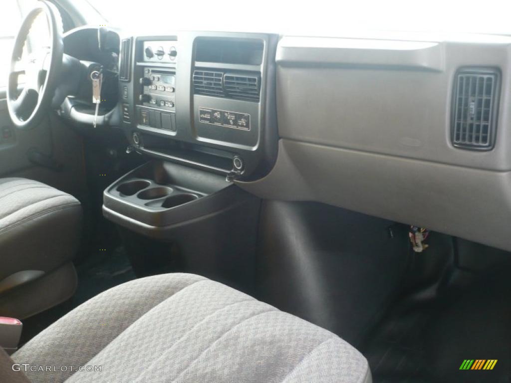 2007 GMC Savana Cutaway 3500 Commercial Cargo Van Medium Pewter Dashboard Photo #45443311
