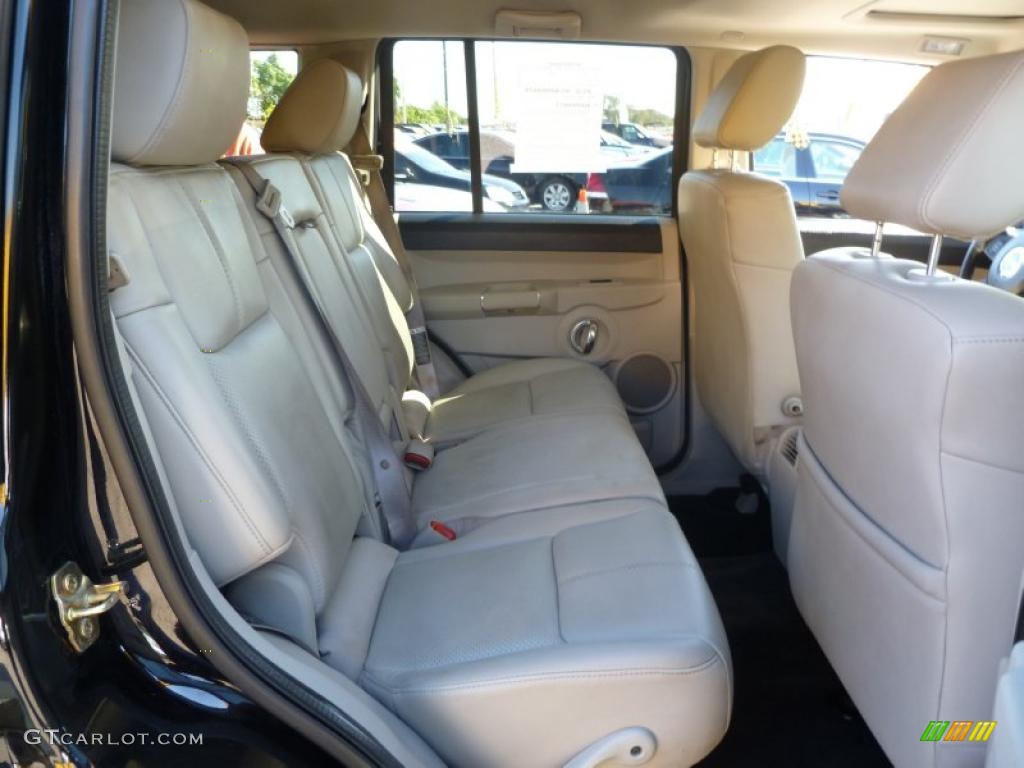 Dark Khaki/Light Graystone Interior 2007 Jeep Commander Limited Photo #45445551