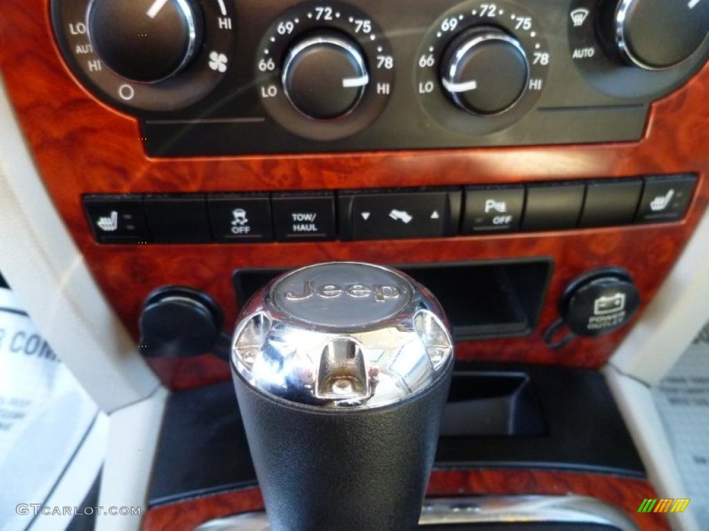 2007 Jeep Commander Limited Controls Photo #45445595
