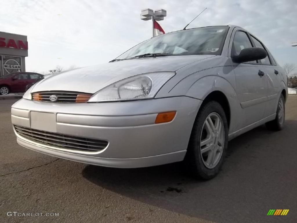 CD Silver Metallic 2000 Ford Focus SE Sedan Exterior Photo #45446321