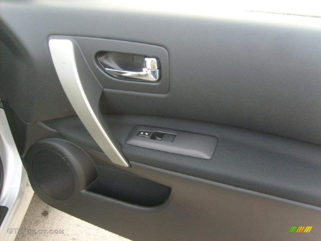 2011 Rogue S AWD - Silver Ice Metallic / Black photo #17