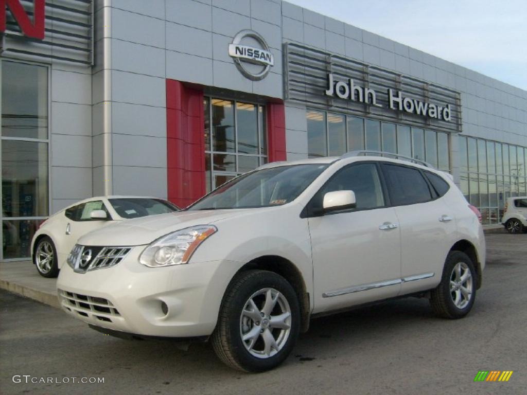 2011 Rogue SV AWD - Pearl White / Black photo #1