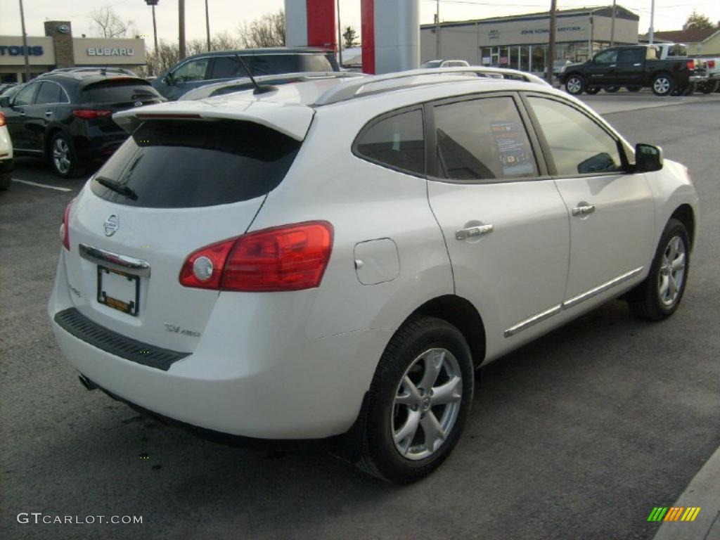 2011 Rogue SV AWD - Pearl White / Black photo #9