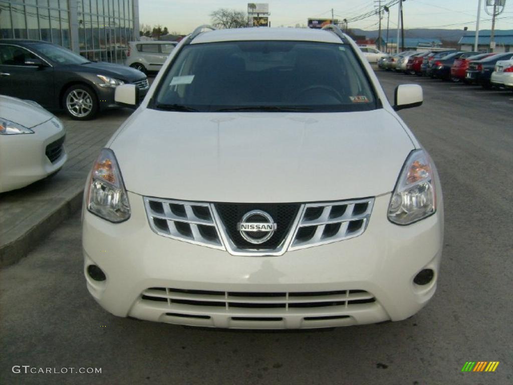2011 Rogue SV AWD - Pearl White / Black photo #11