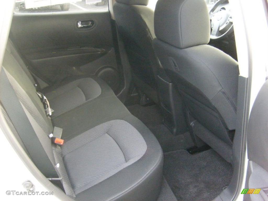 2011 Rogue SV AWD - Pearl White / Black photo #16