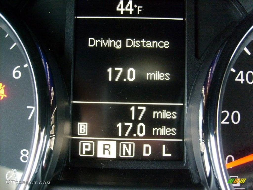 2011 Rogue SV AWD - Pearl White / Black photo #20