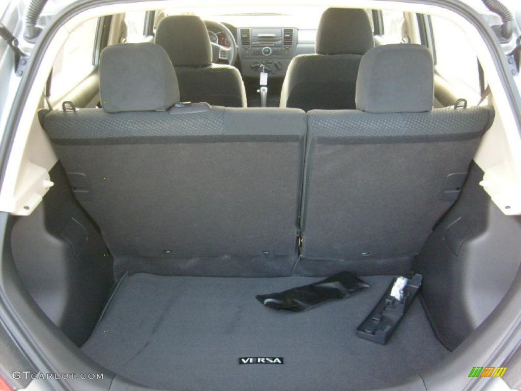 2011 Nissan Versa 1.8 S Hatchback Trunk Photo #45454272