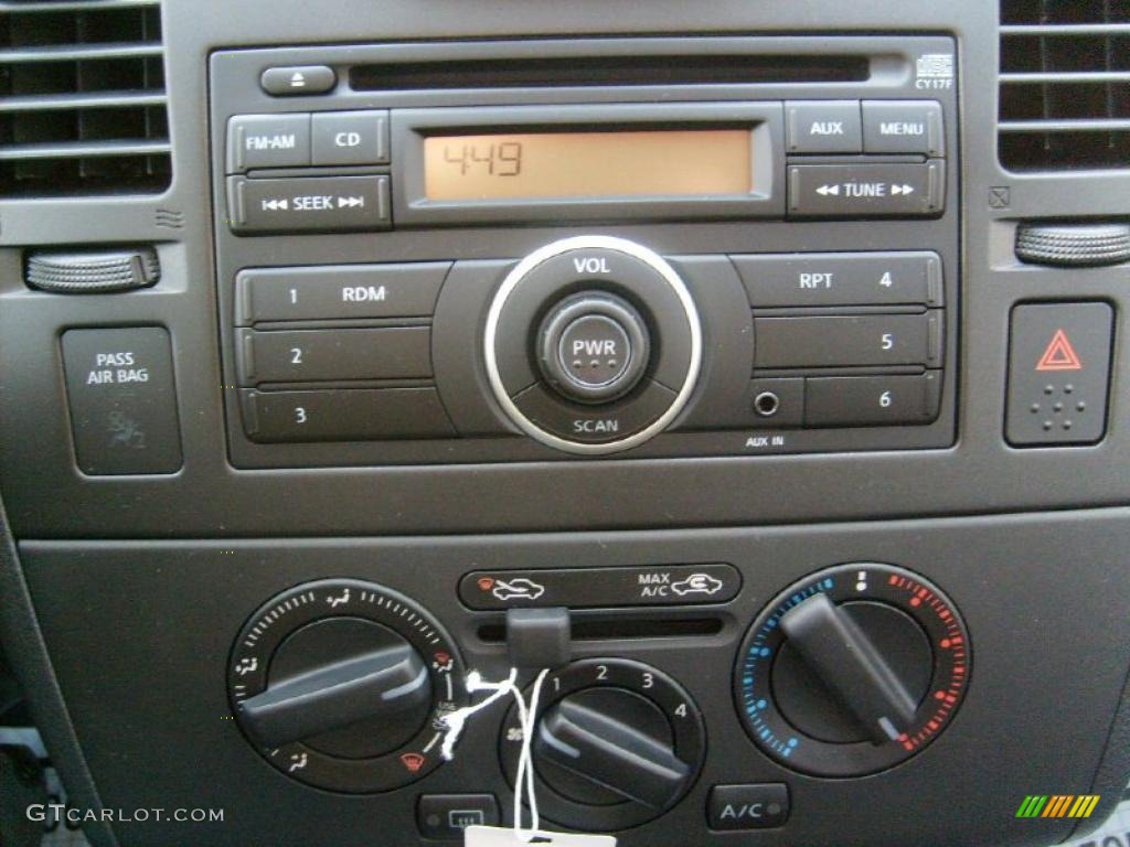 2011 Nissan Versa 1.8 S Hatchback Controls Photo #45454412