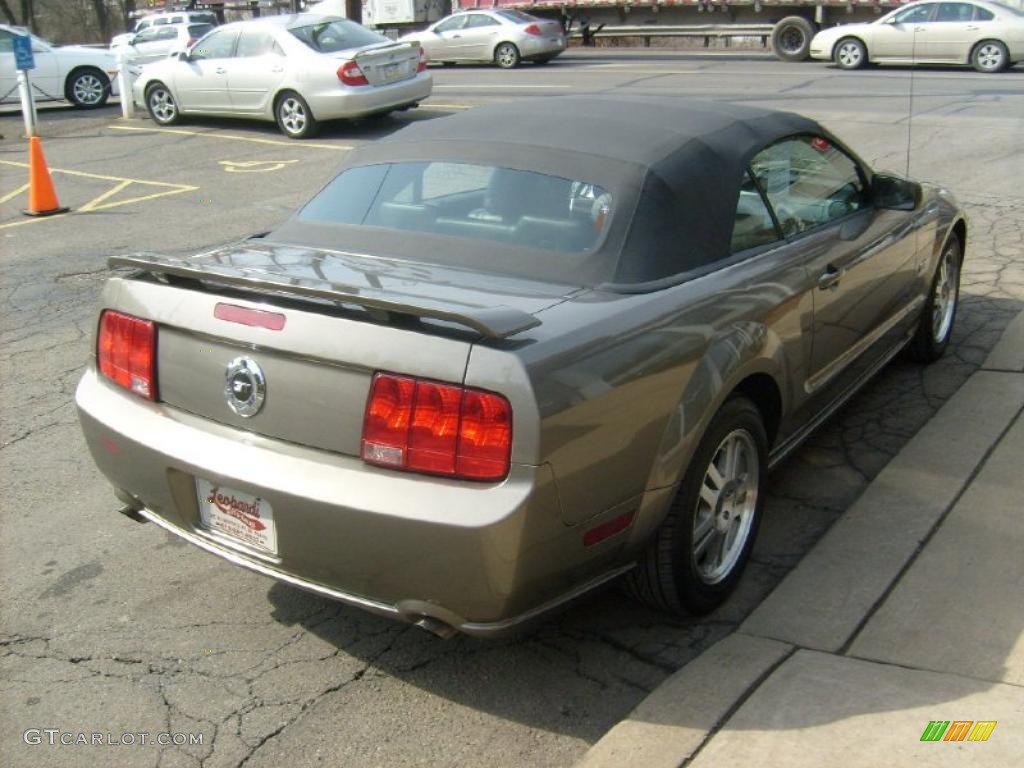 2005 Mustang GT Premium Convertible - Mineral Grey Metallic / Dark Charcoal photo #5