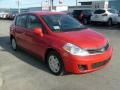 Red Alert - Versa 1.8 S Hatchback Photo No. 10