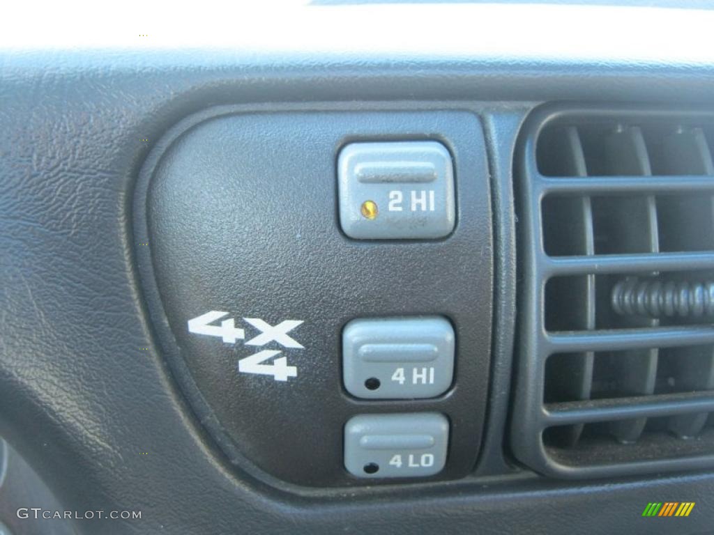2000 GMC Sonoma SLS Sport Extended Cab 4x4 Controls Photo #45463303