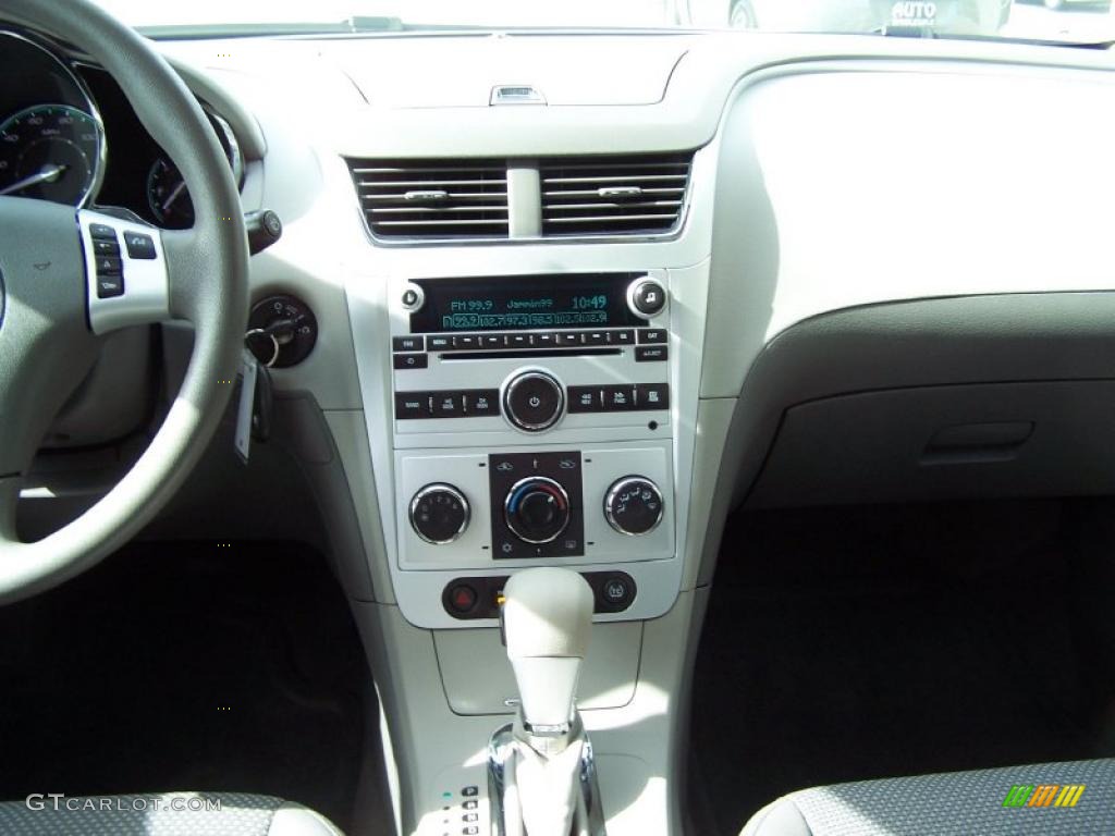 2011 Chevrolet Malibu LT Controls Photo #45466786