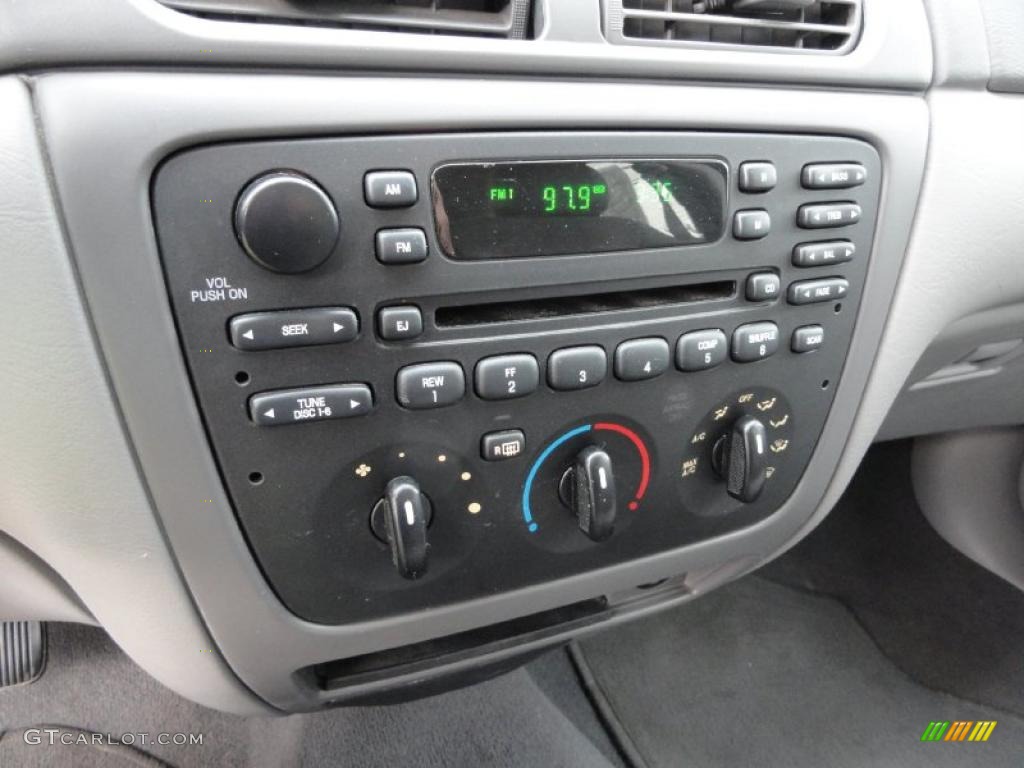2005 Ford Taurus SE Wagon Controls Photo #45467994