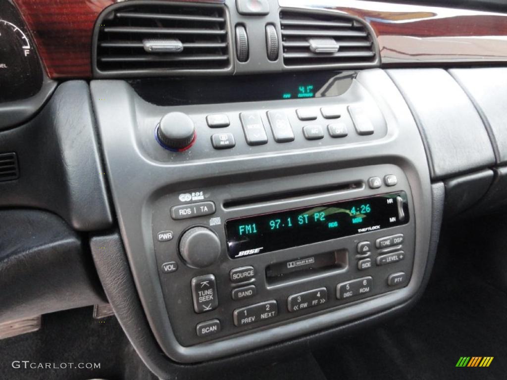 2004 Cadillac DeVille DHS Controls Photo #45468198