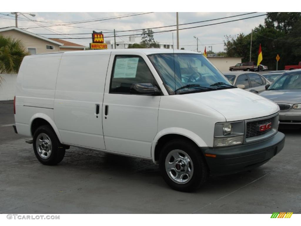 2003 Safari Cargo Van - Summit White / Navy Blue photo #6