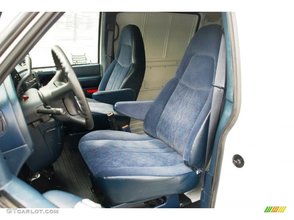 2003 Safari Cargo Van - Summit White / Navy Blue photo #13