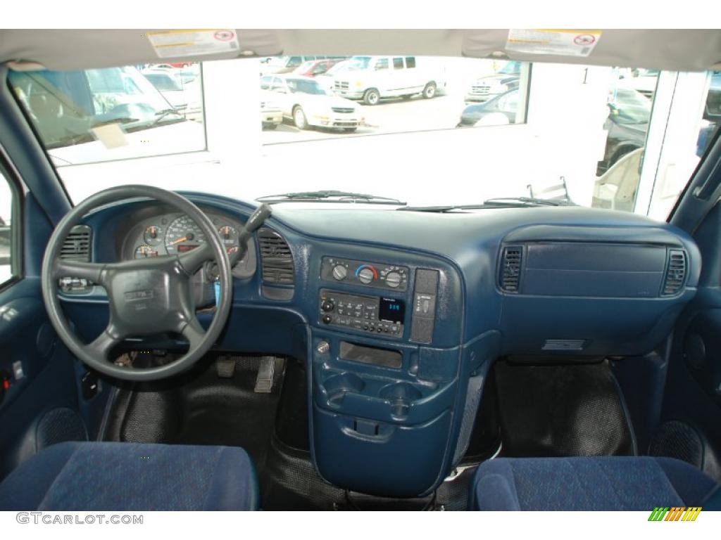 2003 Safari Cargo Van - Summit White / Navy Blue photo #14