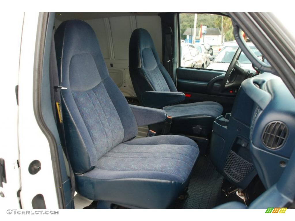 2003 Safari Cargo Van - Summit White / Navy Blue photo #18