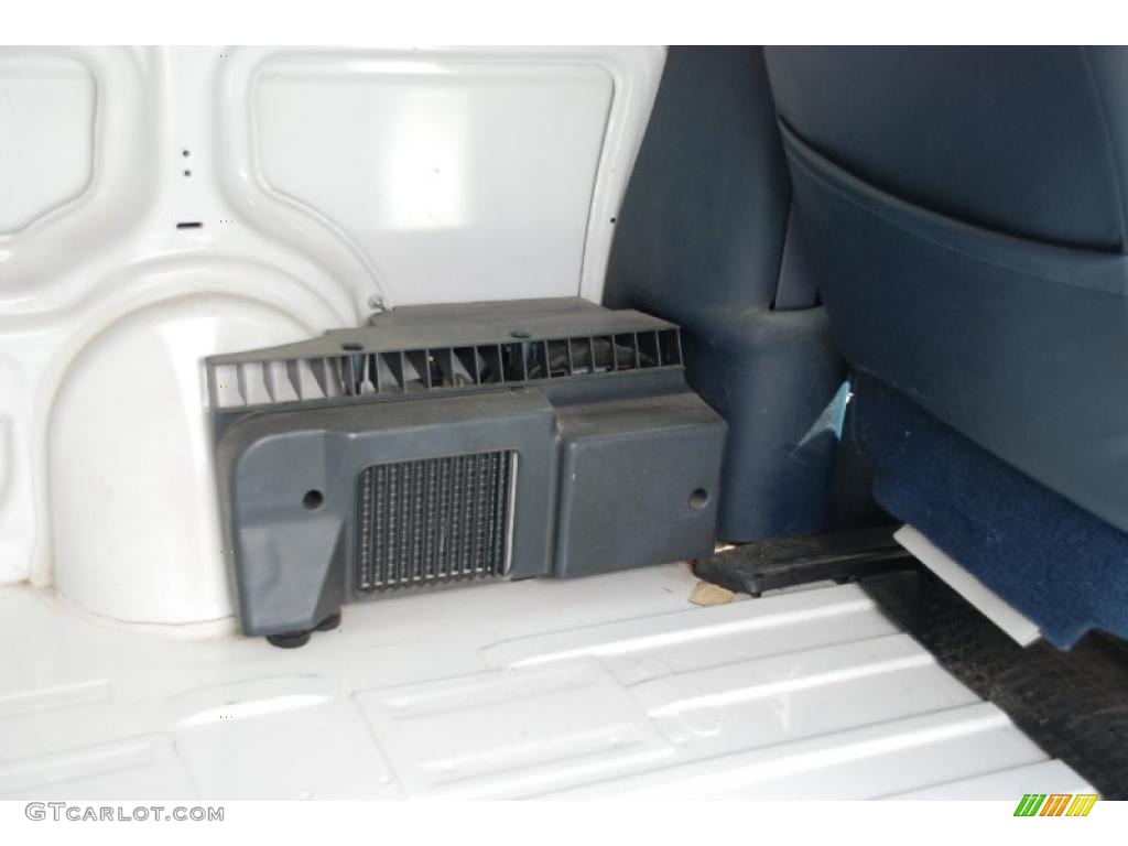 2003 Safari Cargo Van - Summit White / Navy Blue photo #23