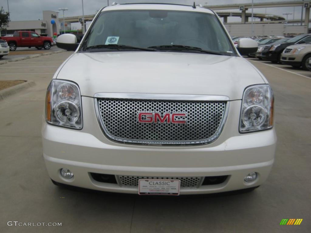 White Diamond Tintcoat 2011 GMC Yukon XL Denali Exterior Photo #45471384