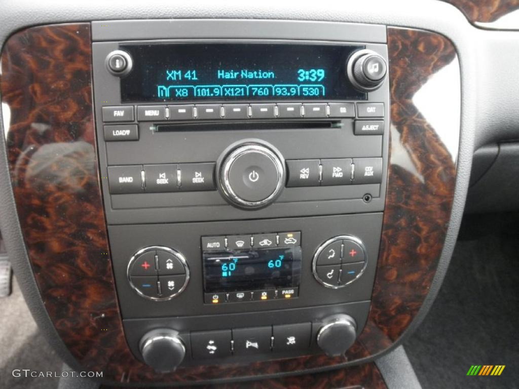 2011 GMC Sierra 2500HD Denali Crew Cab 4x4 Controls Photo #45477786
