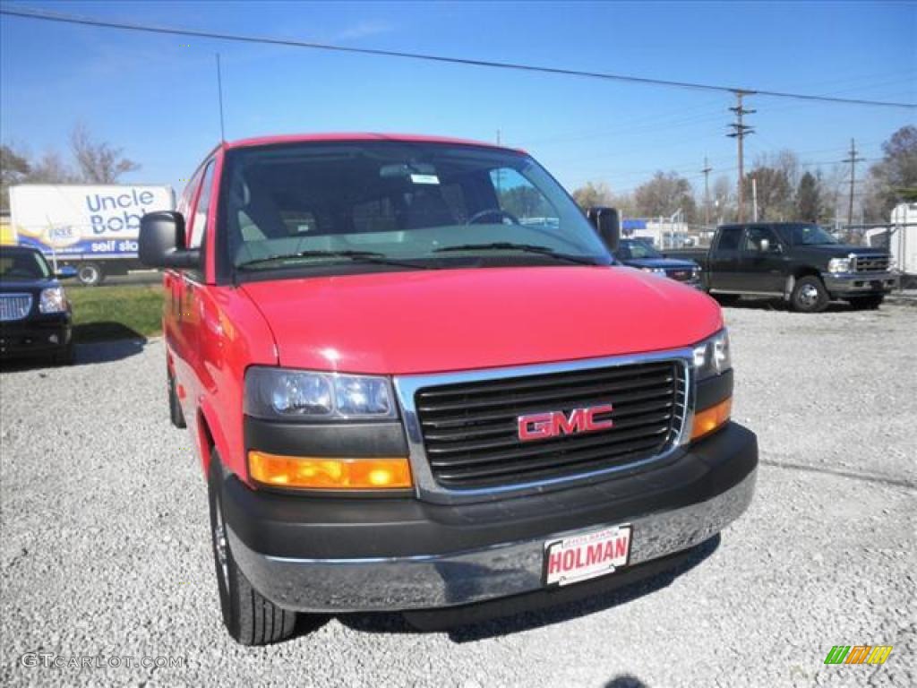 2009 Savana Van 3500 LS Extended Passenger - Fire Red / Medium Pewter photo #2