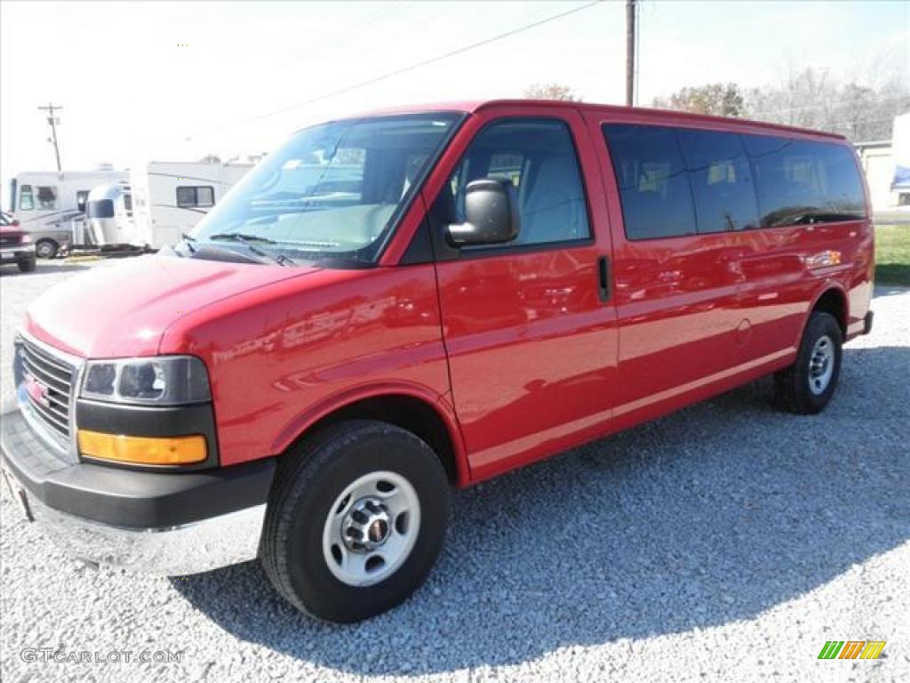 2009 Savana Van 3500 LS Extended Passenger - Fire Red / Medium Pewter photo #4