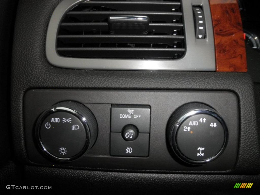 2011 GMC Yukon SLT 4x4 Controls Photo #45480711
