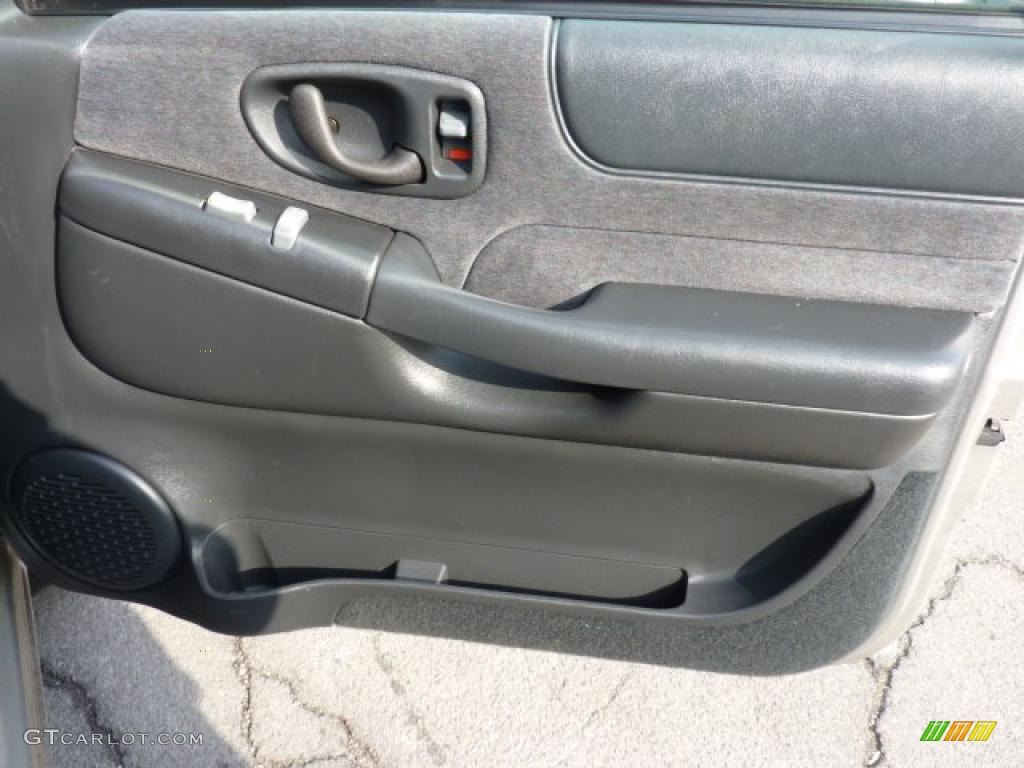 2001 Chevrolet Blazer LS ZR2 4x4 Graphite Door Panel Photo #45482887