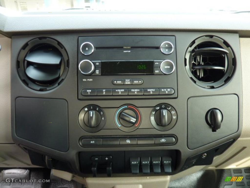 2009 Ford F350 Super Duty XL Crew Cab 4x4 Controls Photo #45484641