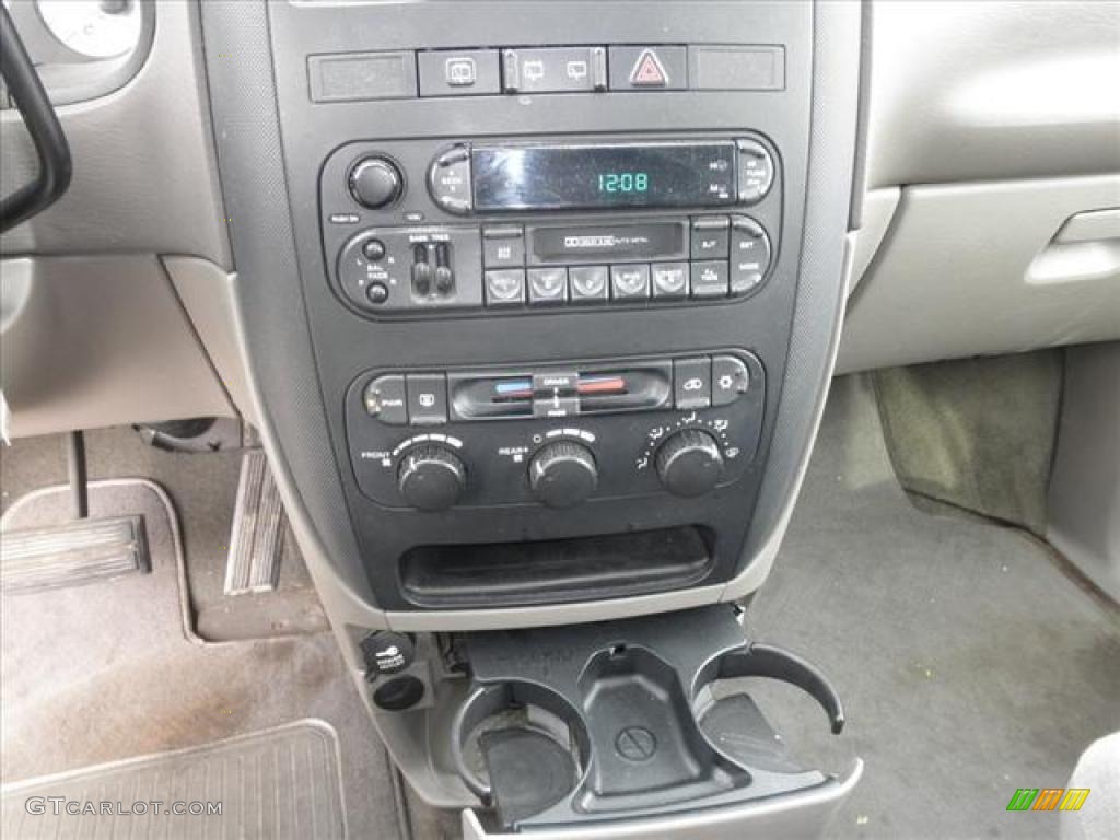 2003 Dodge Grand Caravan SE Controls Photo #45485166