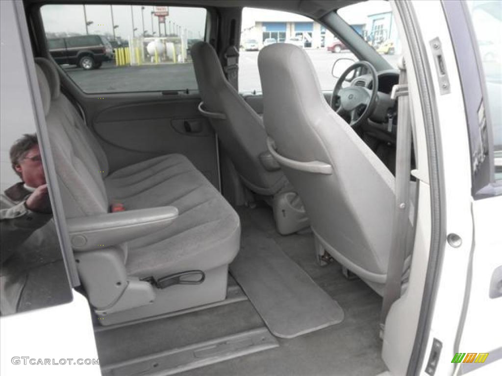 2003 Grand Caravan SE - Stone White / Gray photo #17