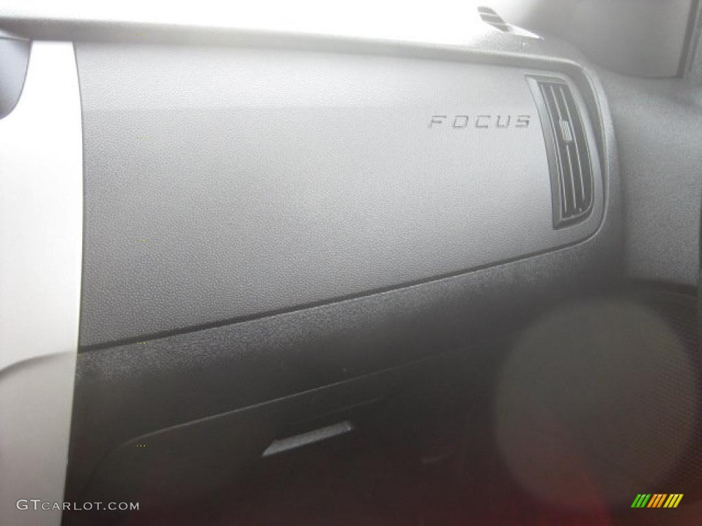 2010 Focus SE Coupe - Sterling Grey Metallic / Charcoal Black photo #30