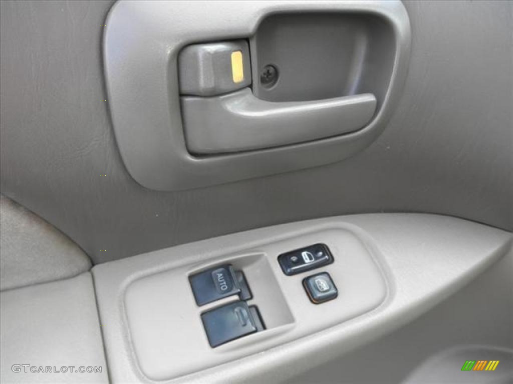 2001 Toyota Sienna CE Controls Photo #45488351