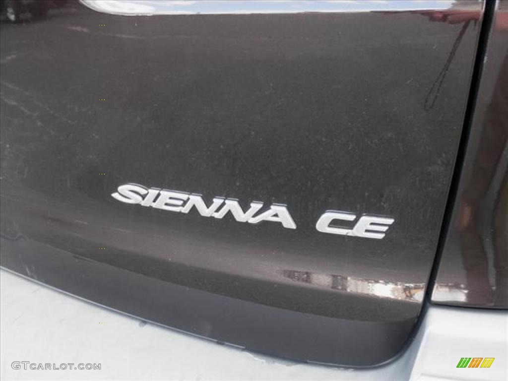 2001 Toyota Sienna CE Marks and Logos Photos