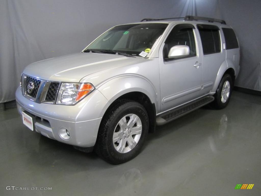 2005 Pathfinder LE 4x4 - Silver Lightning Metallic / Graphite photo #1