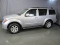 2005 Silver Lightning Metallic Nissan Pathfinder LE 4x4  photo #3