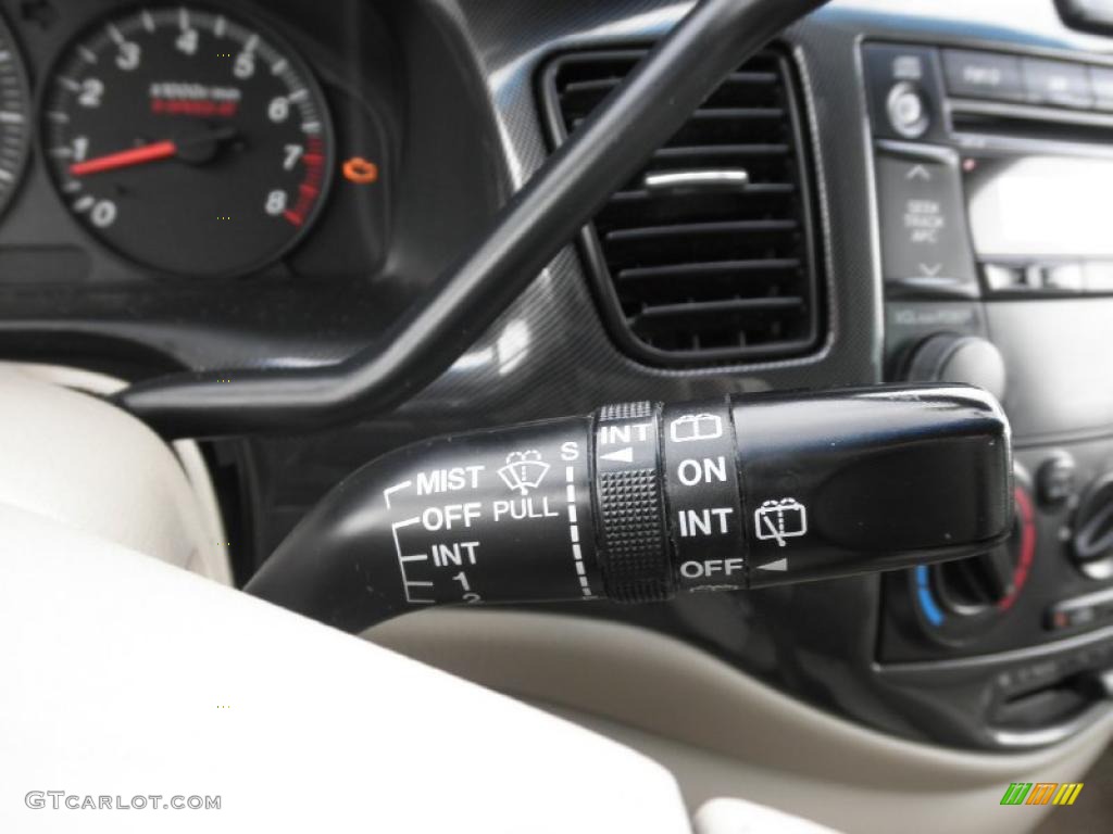 2003 Mazda MPV ES Controls Photo #45492274