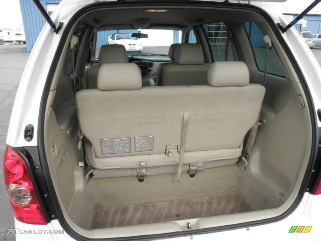 2003 Mazda MPV ES Trunk Photos